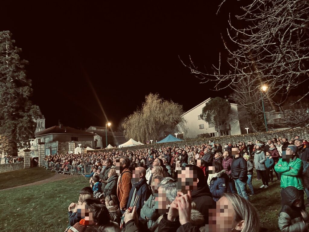 8decembre-foule-visages-floutes